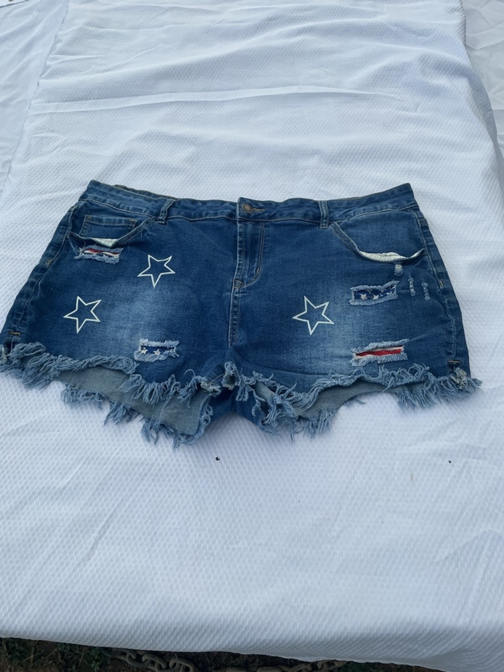 Frayed Hem Star Appliqué Denim Shorts - Blue